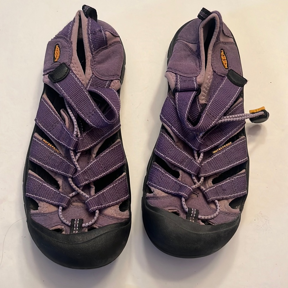 Keens Women’s purple sandals size 6
